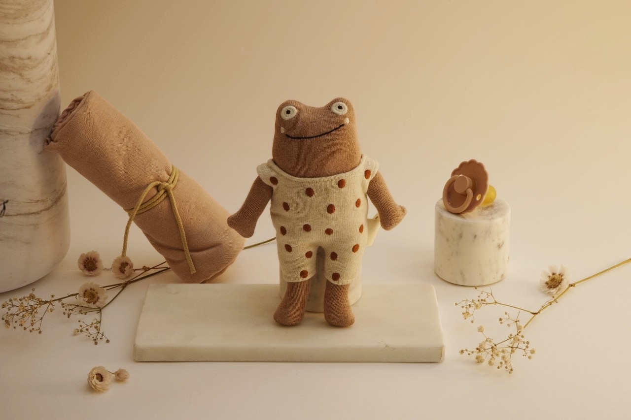 Kraamcadeau - Rammelaar Kikker Blush