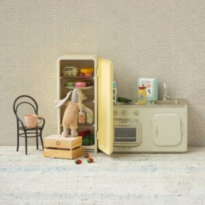 Maileg - Miniatuur koelkast geel voor bij poppenhuis 22cm